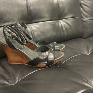 UGG Black Platforms‎ Sandal